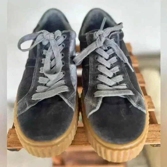 Indigo Rd. Velvet/suede sneakers. Size 9.5 charcoal gray - Picture 2 of 9